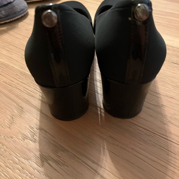 Donald J. Pliner Black Heeled Pumps - Picture 3 of 5